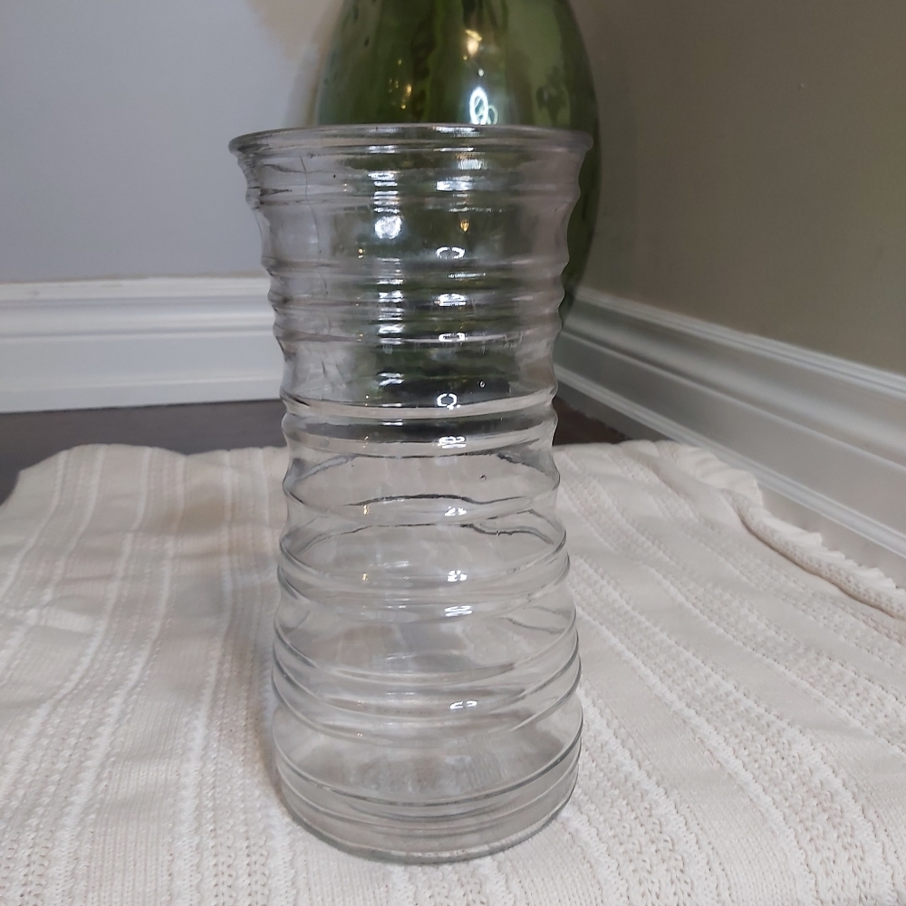Spiral style glass vase